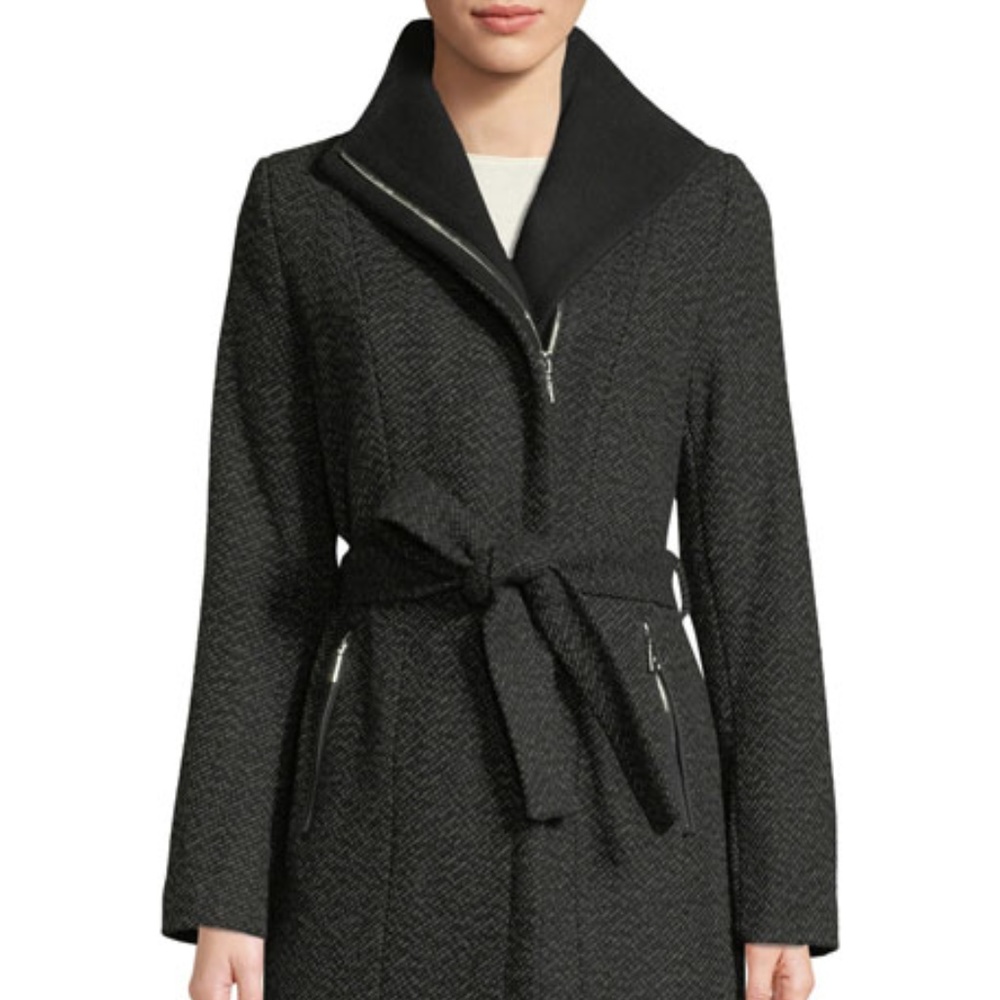 Tahari Coat ❄